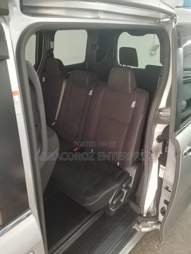 Toyota Esquire 2019 Silver