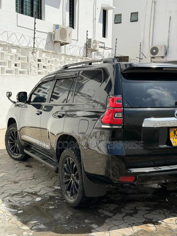 Toyota Land Cruiser Prado 2018 Black