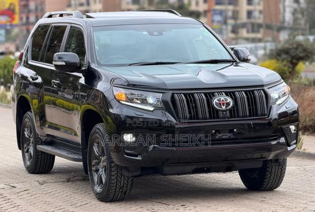 Toyota Land Cruiser Prado 2023 Black