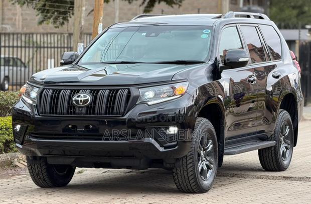 Toyota Land Cruiser Prado 2023 Black