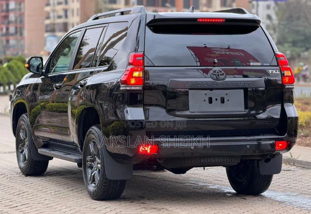 Toyota Land Cruiser Prado 2023 Black