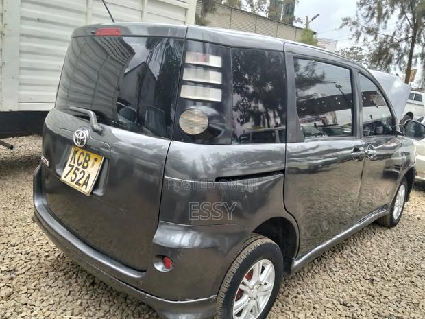 Toyota Sienta 2007 Gray