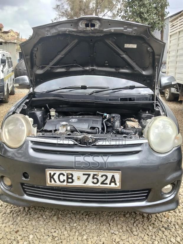 Toyota Sienta 2007 Gray