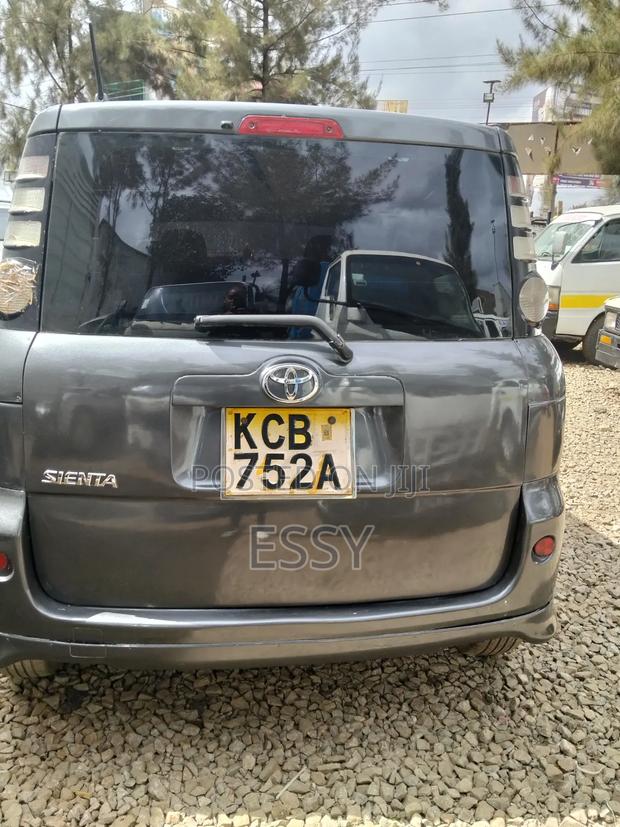 Toyota Sienta 2007 Gray