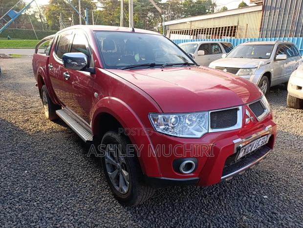 Mitsubishi L200 2012 Red