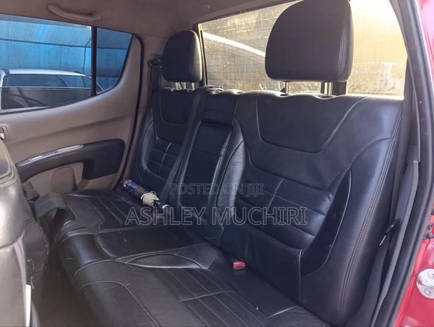 Mitsubishi L200 2012 Red