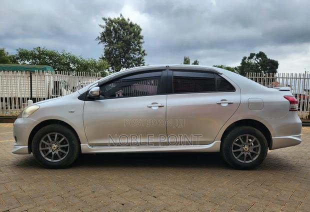 Toyota Belta 2009 Silver