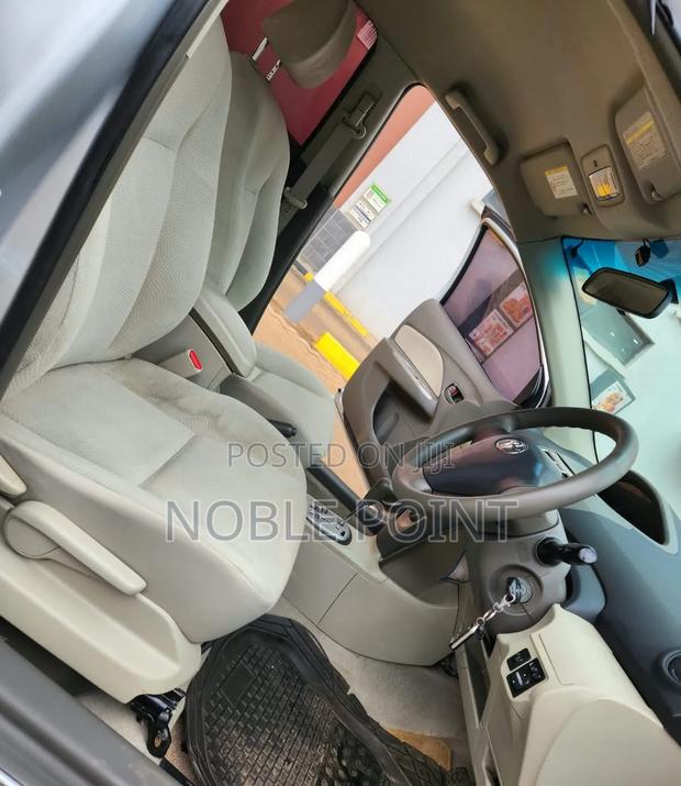 Toyota Belta 2009 Silver