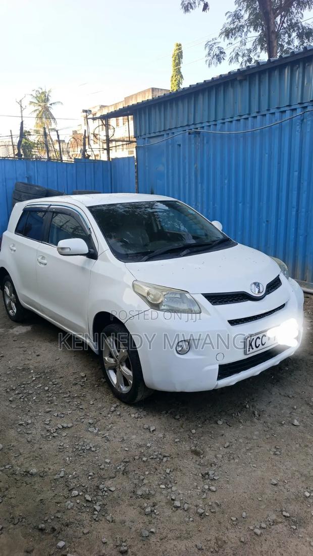 Toyota IST 2009 White
