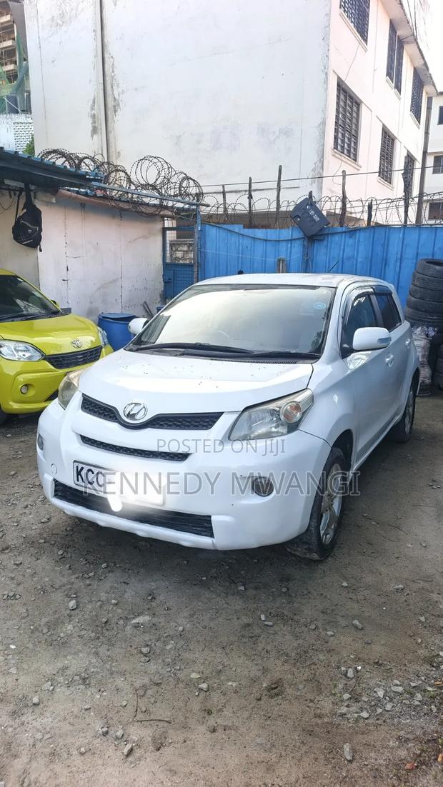 Toyota IST 2009 White