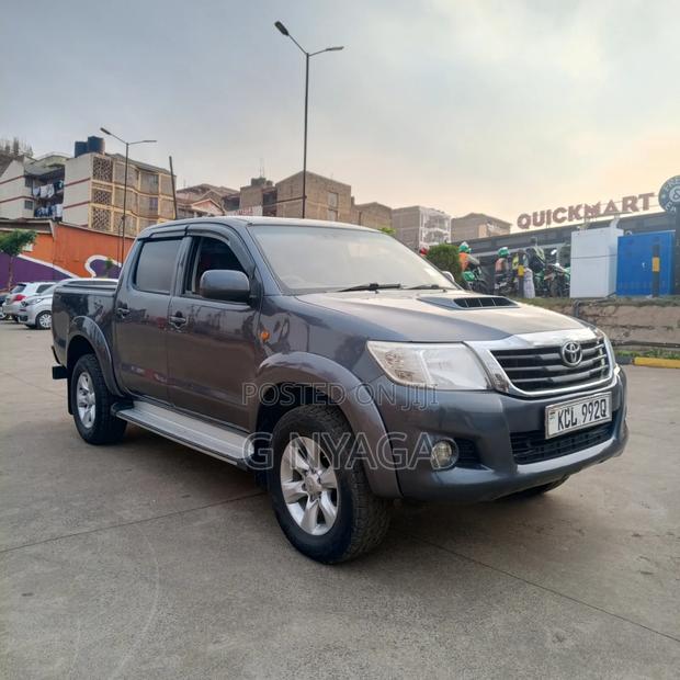 Toyota Hilux 2013 Gray