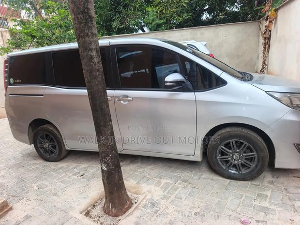 Toyota Noah 2020 Silver