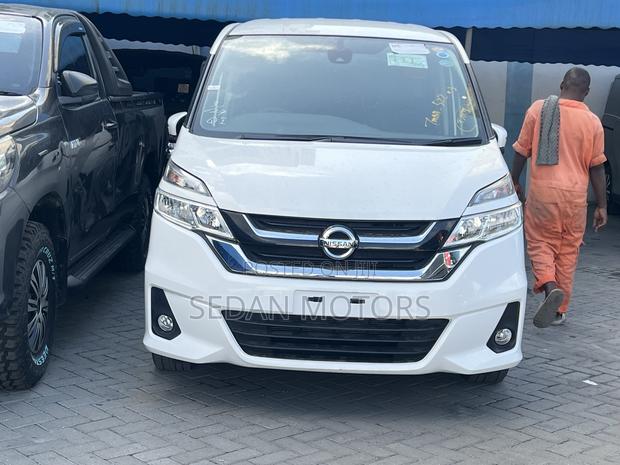Nissan Serena 2019 Off white