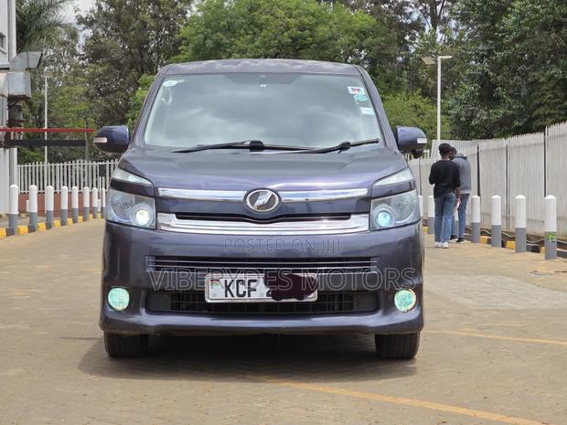 Toyota Voxy 2008