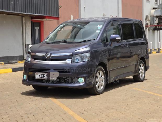 Toyota Voxy 2008