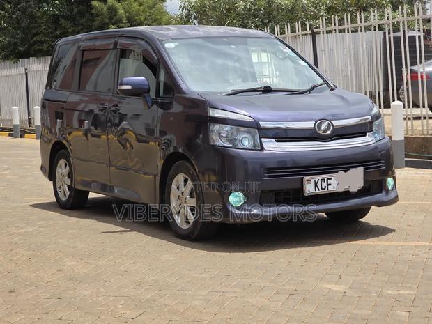 Toyota Voxy 2008