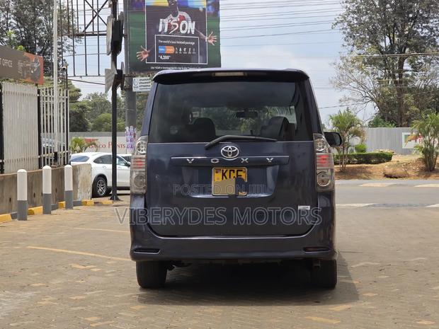 Toyota Voxy 2008