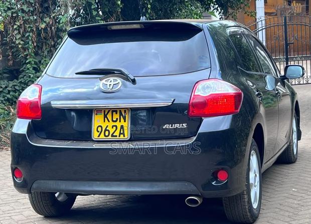 Toyota Auris 2011 Blue