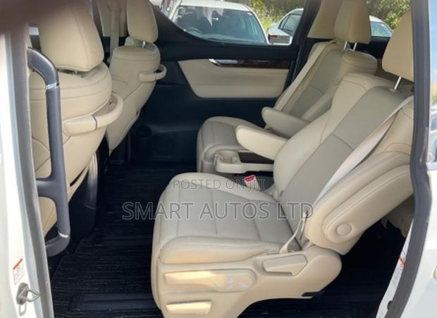 Toyota Vellfire Hybrid Executive Lounge 2019 Pearl