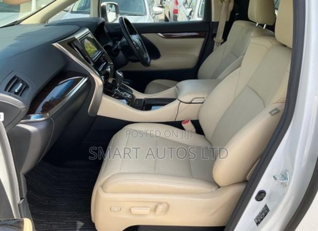 Toyota Vellfire Hybrid Executive Lounge 2019 Pearl