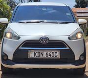 Toyota Sienta 2016 White for sale