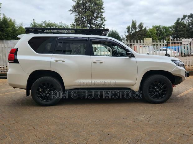 Toyota Land Cruiser Prado 2.8 2021 Black