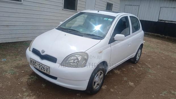 Toyota Vitz 2001 White