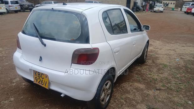 Toyota Vitz 2001 White