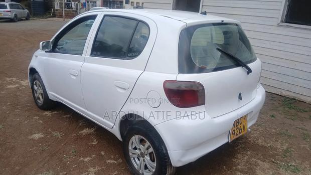 Toyota Vitz 2001 White
