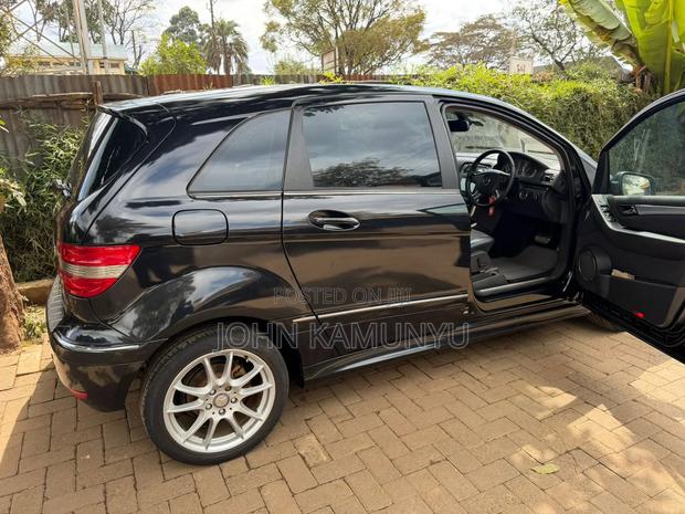 Mercedes-Benz B-Class 2011 Black