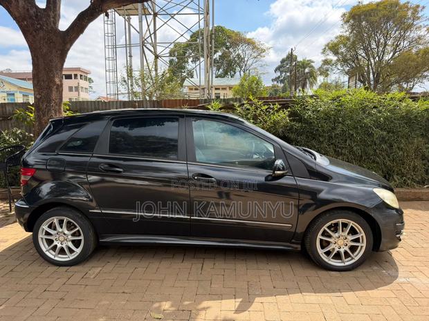 Mercedes-Benz B-Class 2011 Black