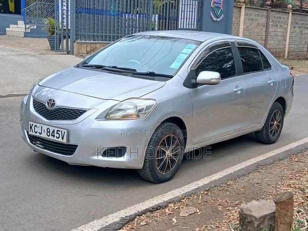 Toyota Belta 2009 Silver