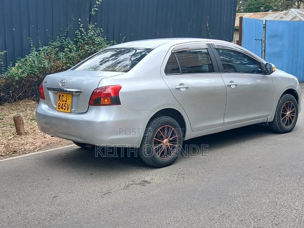 Toyota Belta 2009 Silver