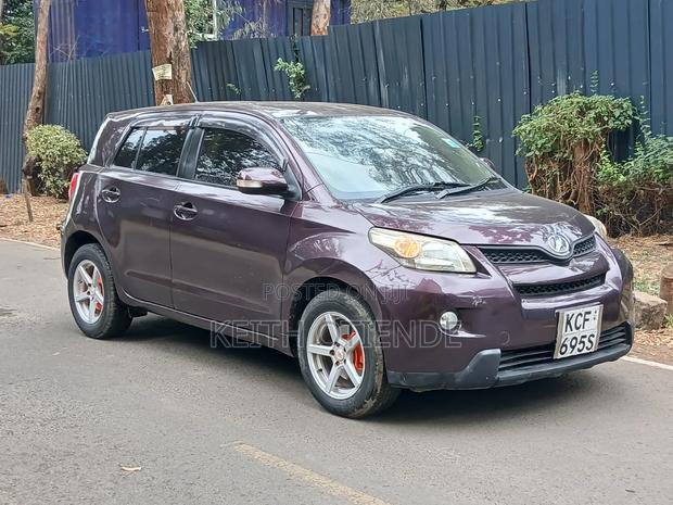 Toyota IST 2009 Maroon