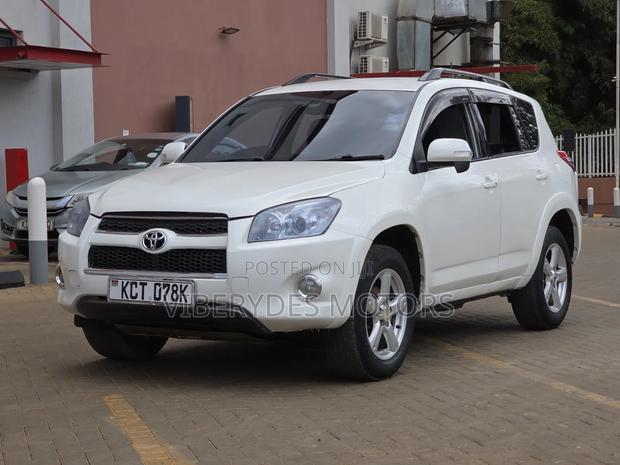 Toyota RAV4 2011 White