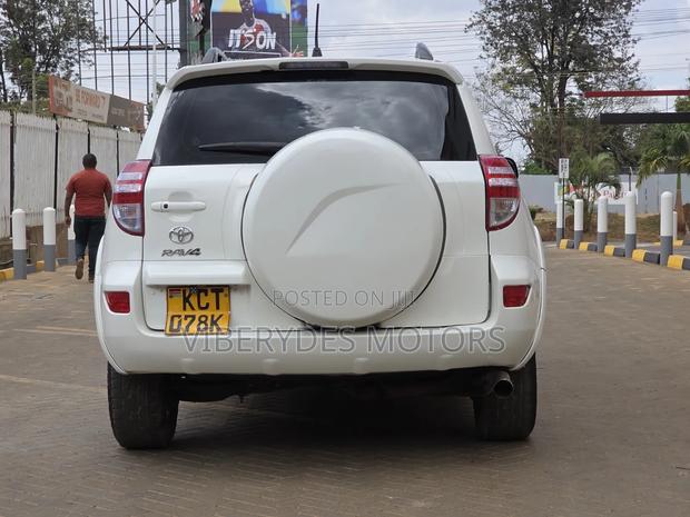 Toyota RAV4 2011 White