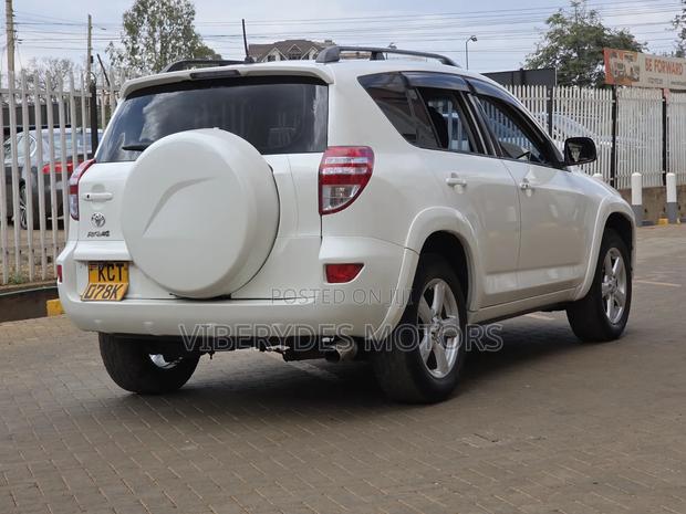 Toyota RAV4 2011 White