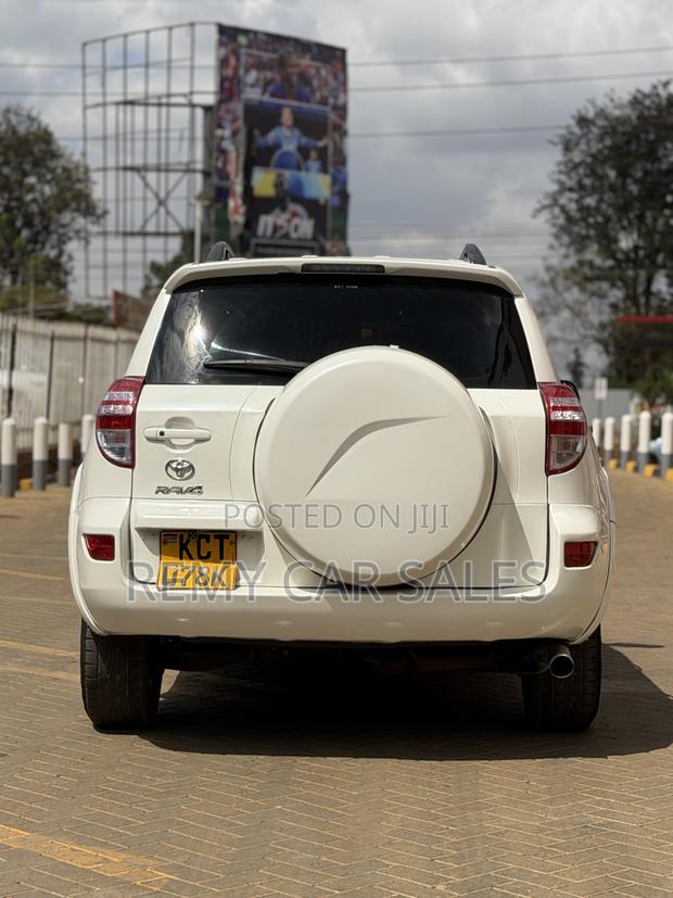 Toyota RAV4 2011 White