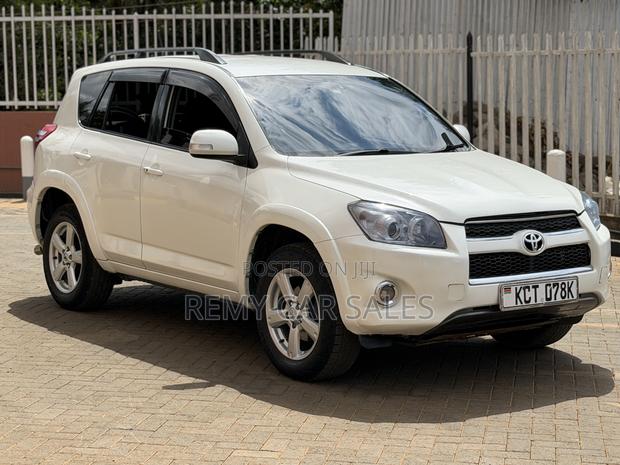 Toyota RAV4 2011 White