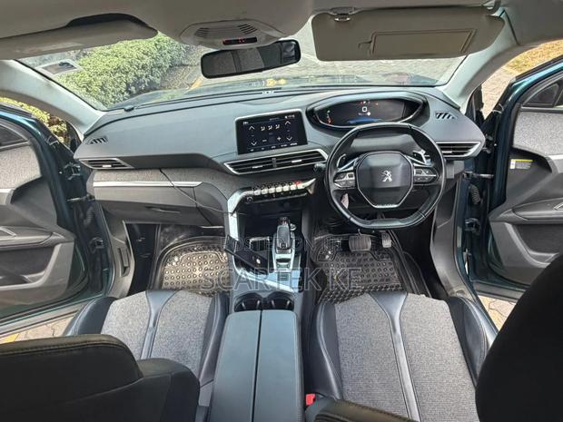 Peugeot 5008 2017 Green