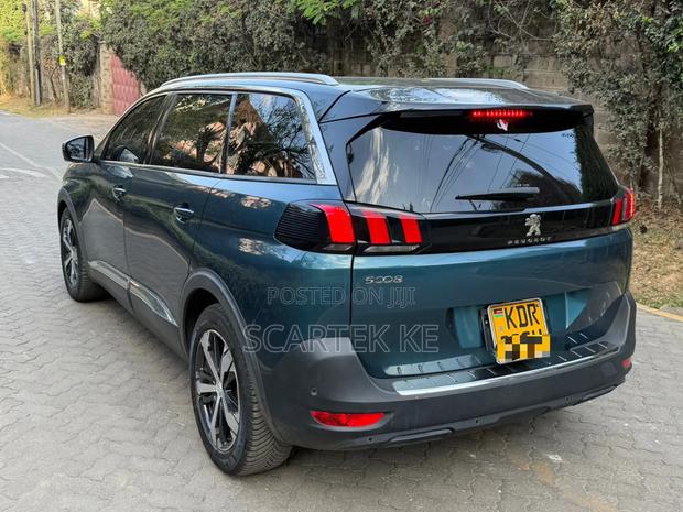 Peugeot 5008 2017 Green
