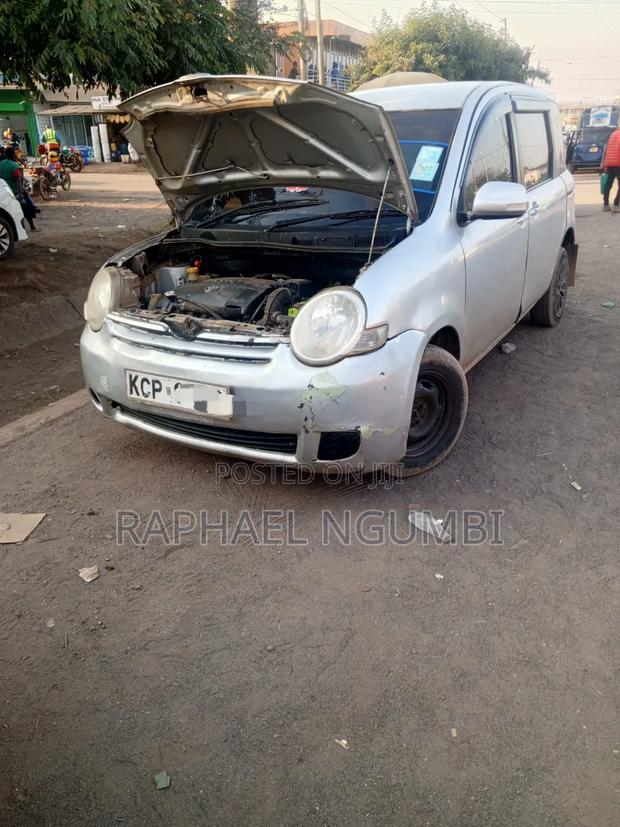 Toyota Sienta 2012 Silver