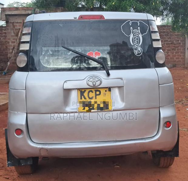 Toyota Sienta 2012 Silver