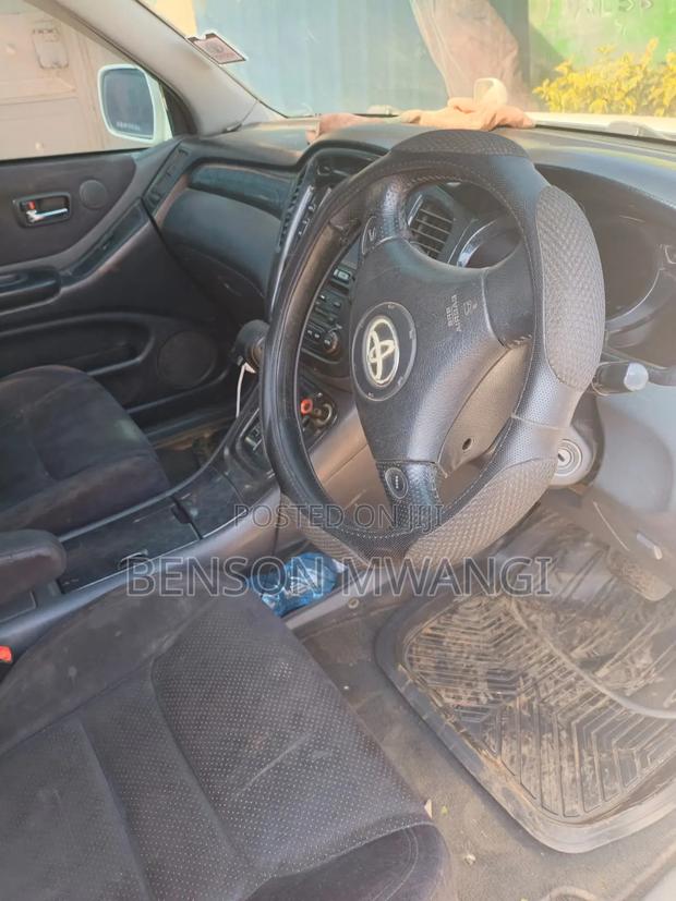Toyota Kluger 2004 White