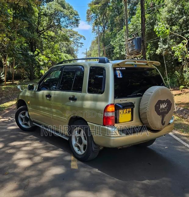 Suzuki Escudo 2000 Beige