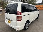 Toyota Noah 2006 Off white for sale
