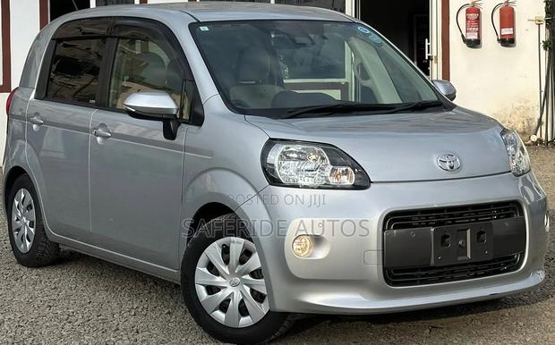 Toyota Sienta 2019 Silver