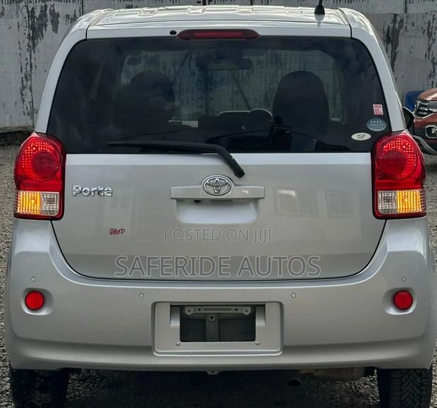 Toyota Sienta 2019 Silver