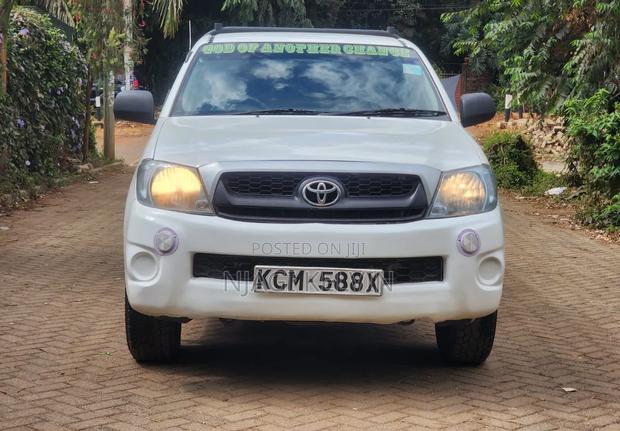 Toyota Hilux 2.5 D-4D SRX 2010 White