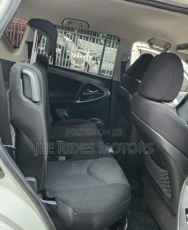 Toyota RAV4 2011 White